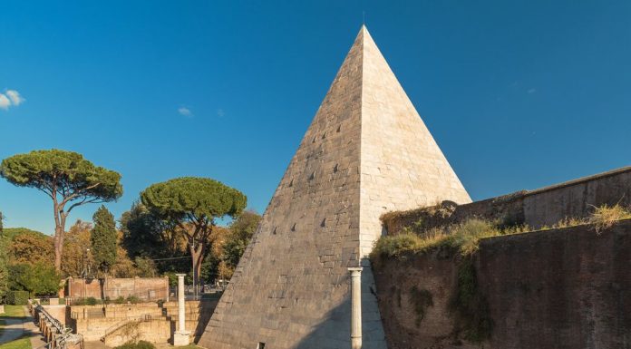 ПИРАМИДА ГАЯ ЦЕСТИЯ