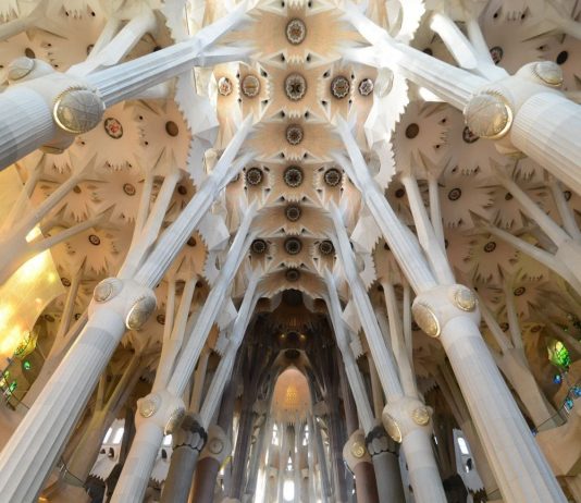 Неповторимая архитектура Антонио Гауди