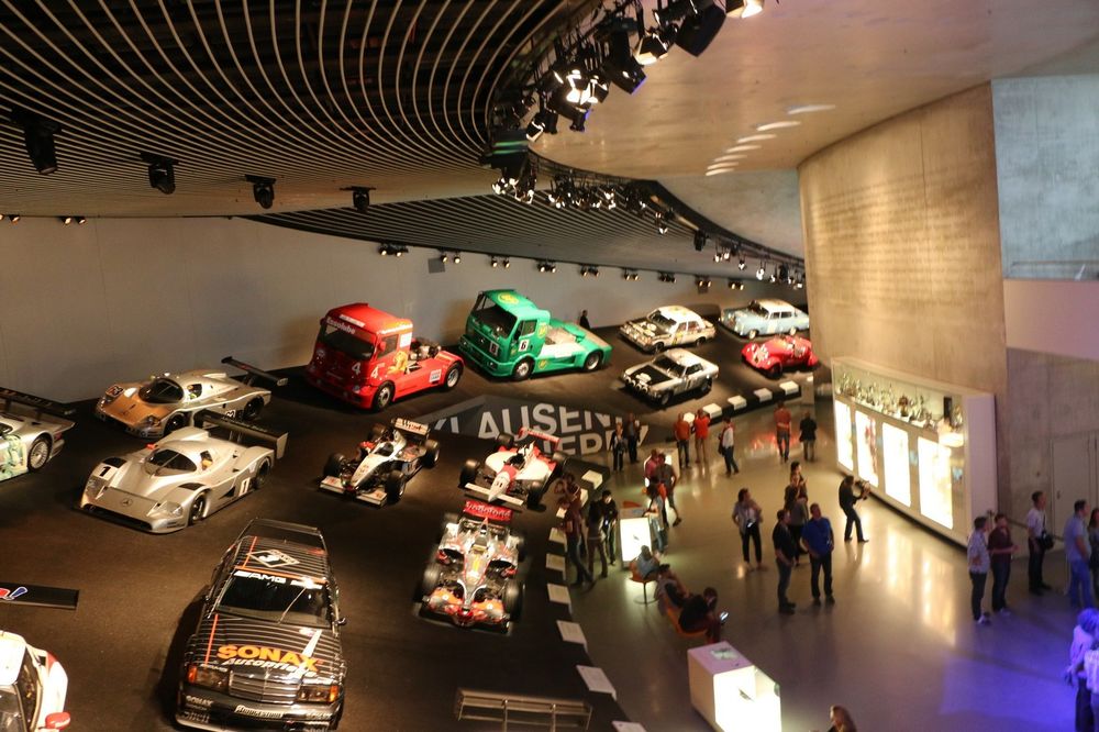 Музей Mercedes Benz
